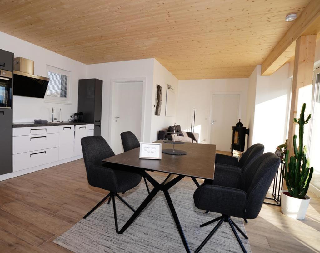 Modernes Ferienhaus Mit Panoramablick روسيغ المظهر الخارجي الصورة