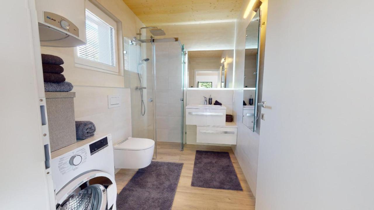 Modernes Ferienhaus Mit Panoramablick روسيغ المظهر الخارجي الصورة